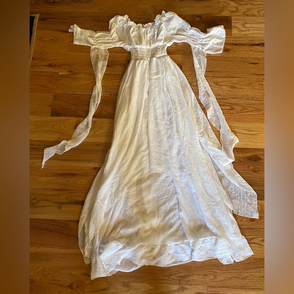 Elegant White Off-Shoulder Dress - Picture 3 of 7